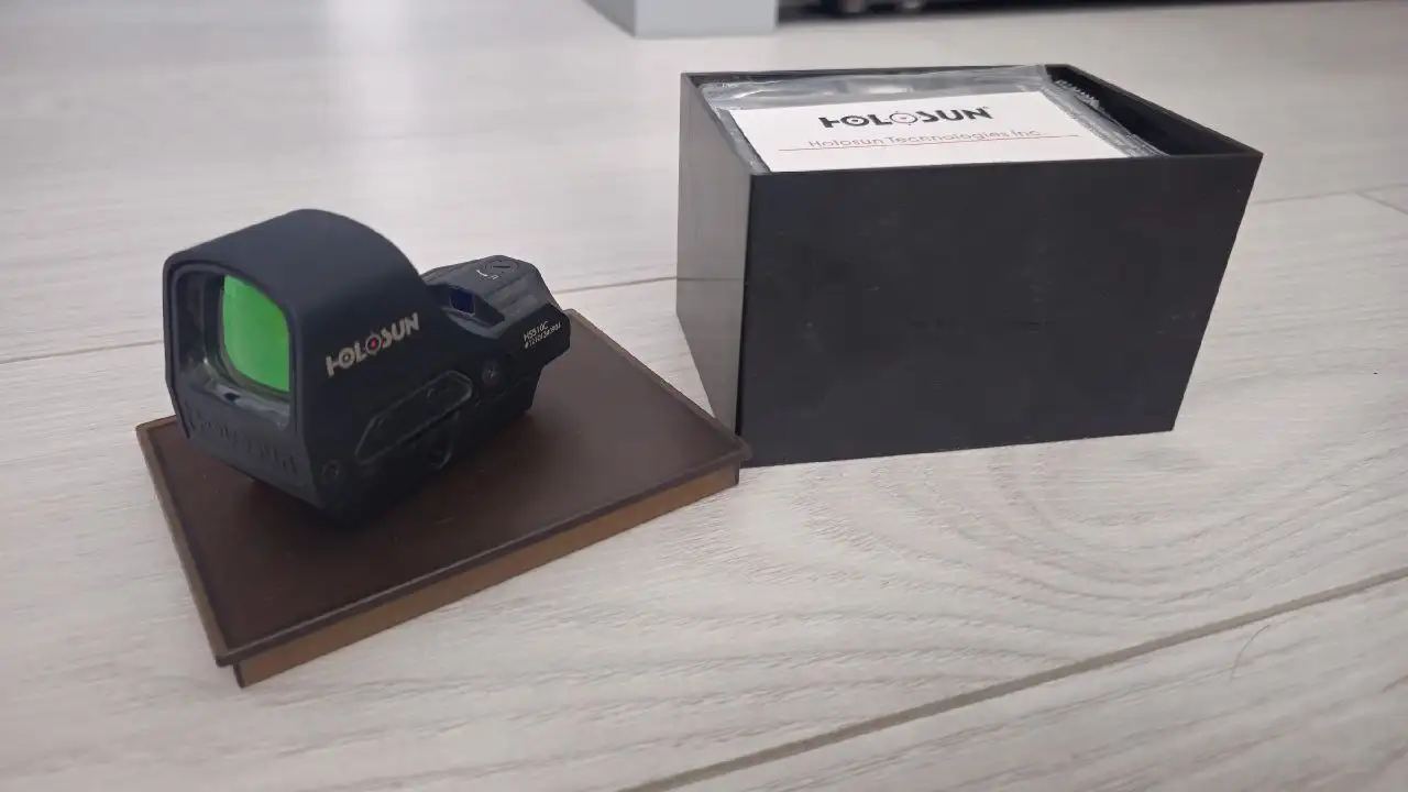 Продам коллиматорный прицел Holosun с магнифером - Охота и рыбалка (Хобби и отдых) в Чита