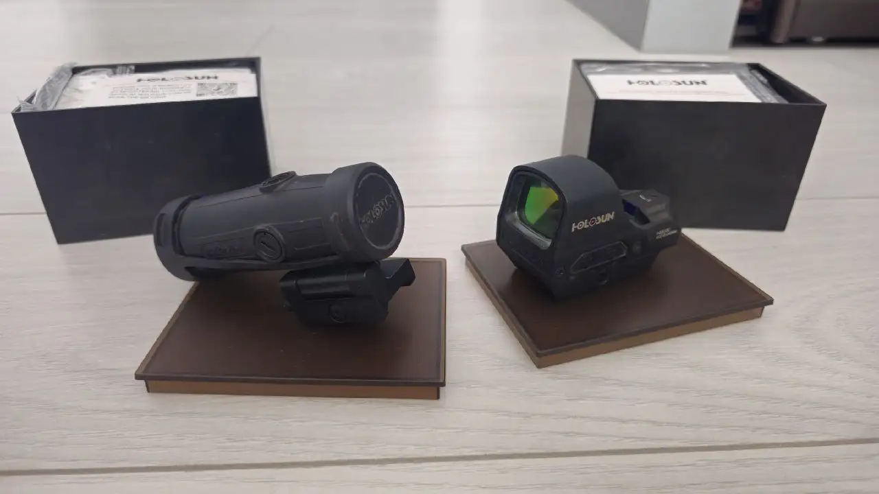 Продам коллиматорный прицел Holosun с магнифером - Охота и рыбалка (Хобби и отдых) в Чита