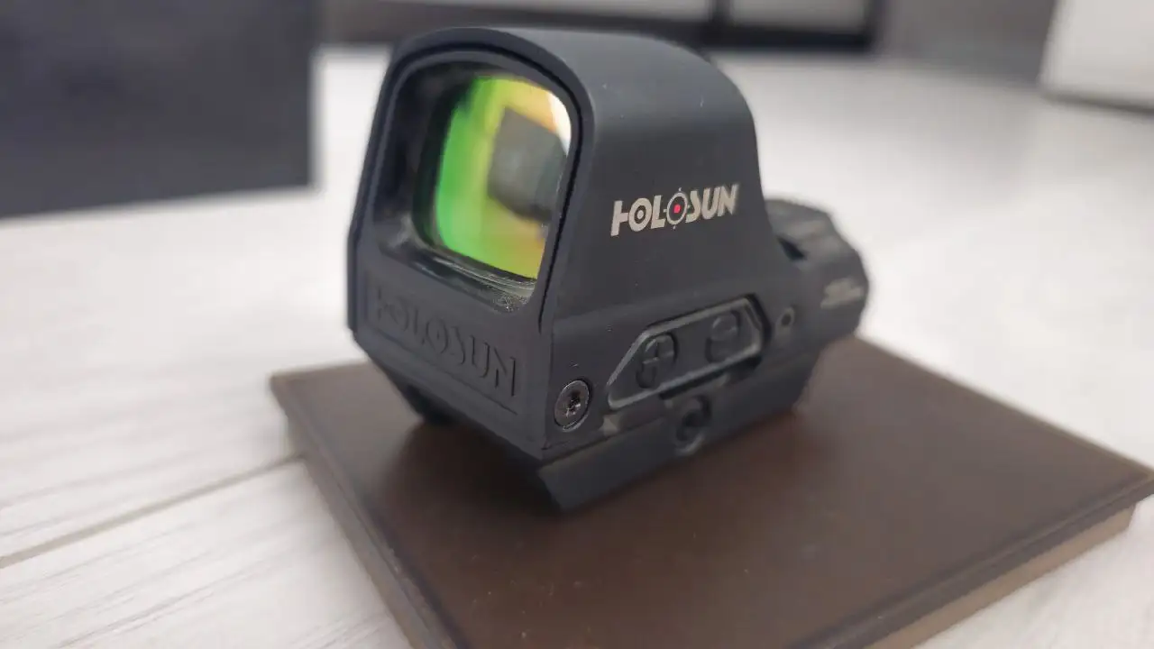 Продам коллиматорный прицел Holosun с магнифером - Охота и рыбалка (Хобби и отдых) в Чита