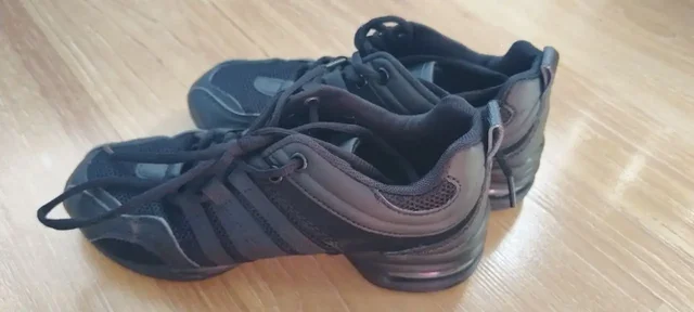 Новые джазовки 35 размер Dolphin - Взрослая одежда в Чита