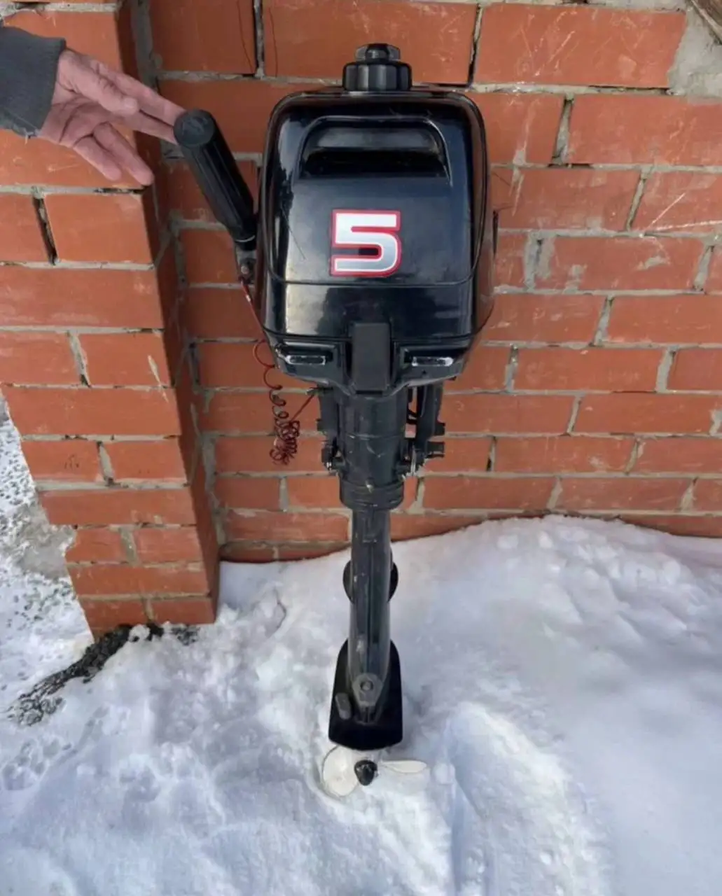 Продам мотор Suzuki 5 л.с (2 такта) - Запчасти в Чита