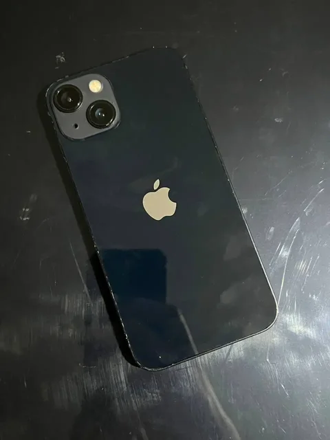 iPhone 13 128 ГБ с неисправной качелькой громкости - Электроника в Чита