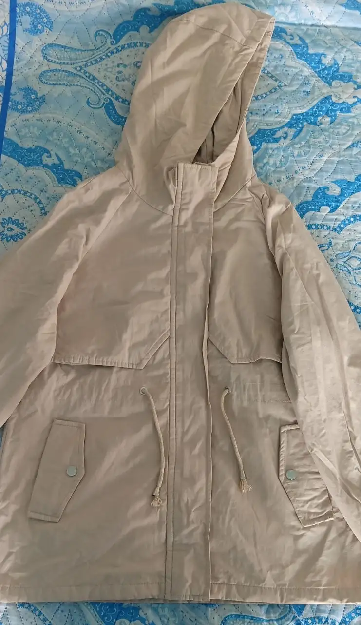 Продажа весенней куртки размера L - Верхняя одежда (Одежда) в Чита