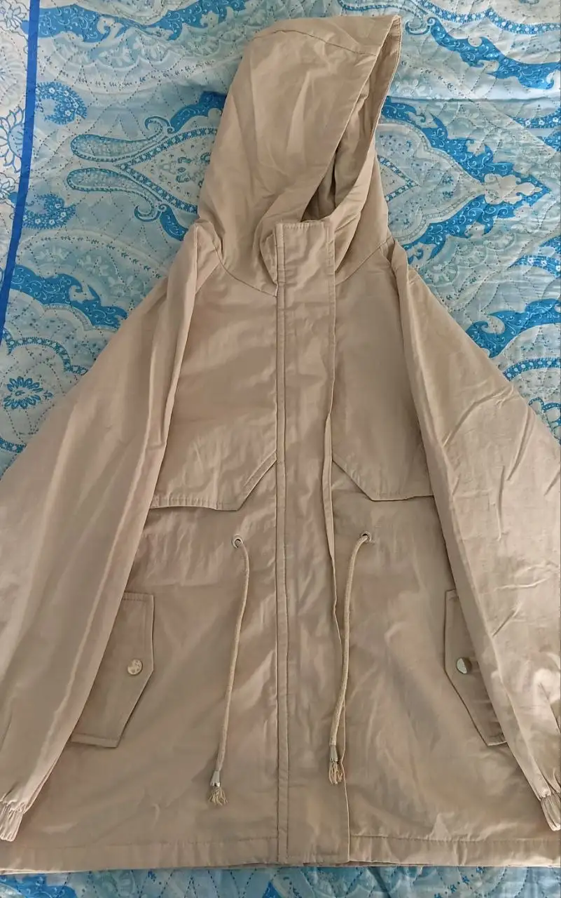 Продажа весенней куртки размера L - Верхняя одежда (Одежда) в Чита