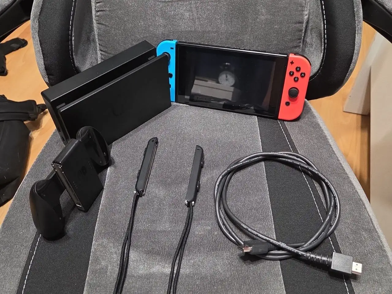 Продаётся Nintendo Switch rev 1 с комплектом аксессуаров - Игровые консоли (Электроника) в Чита