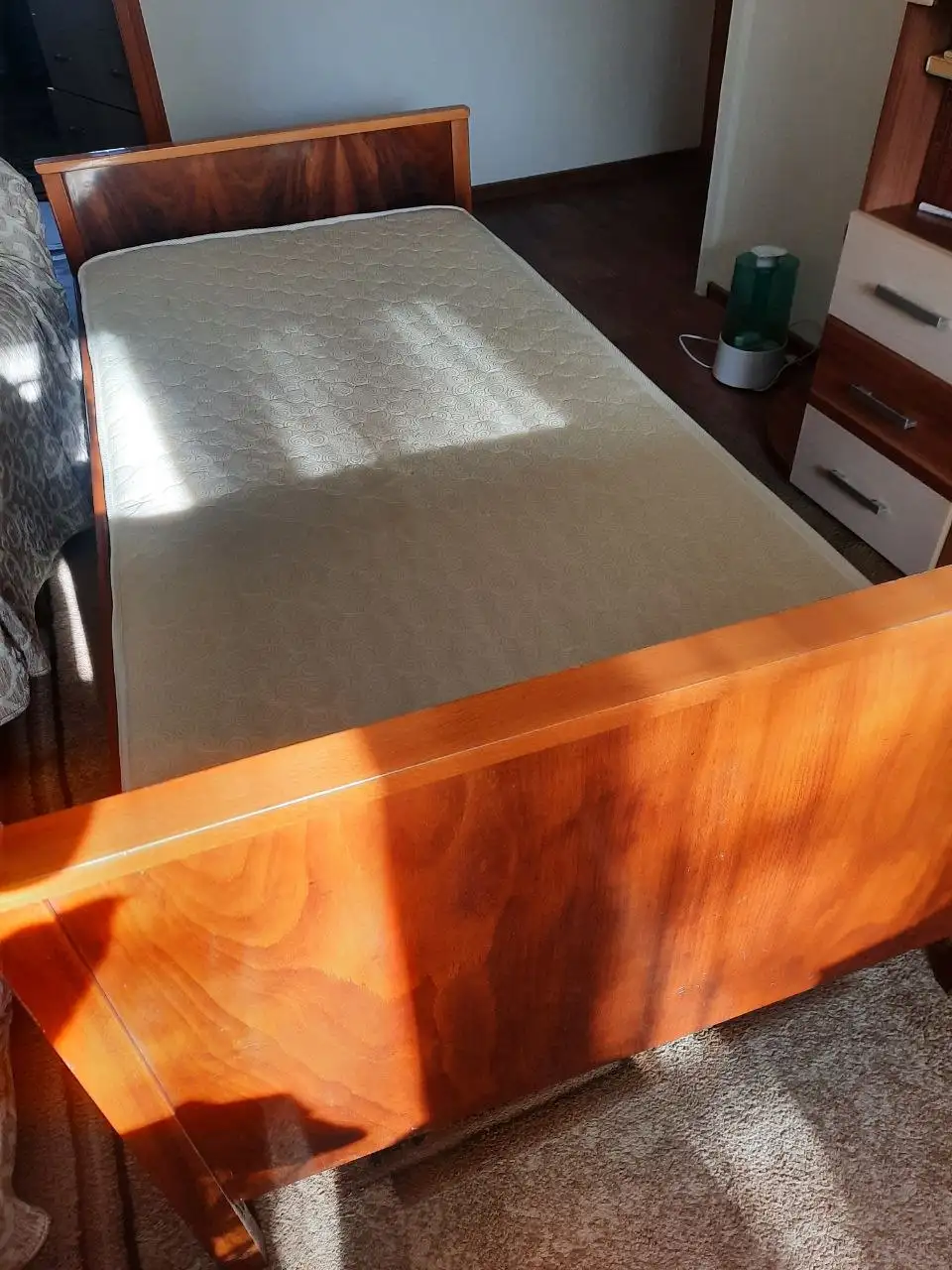 Односпальная кровать с ортопедическим матрасом - Мебель (Барахолка) в Чита