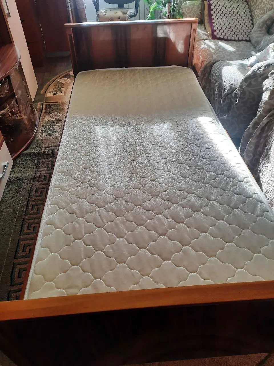Односпальная кровать с ортопедическим матрасом - Мебель (Барахолка) в Чита