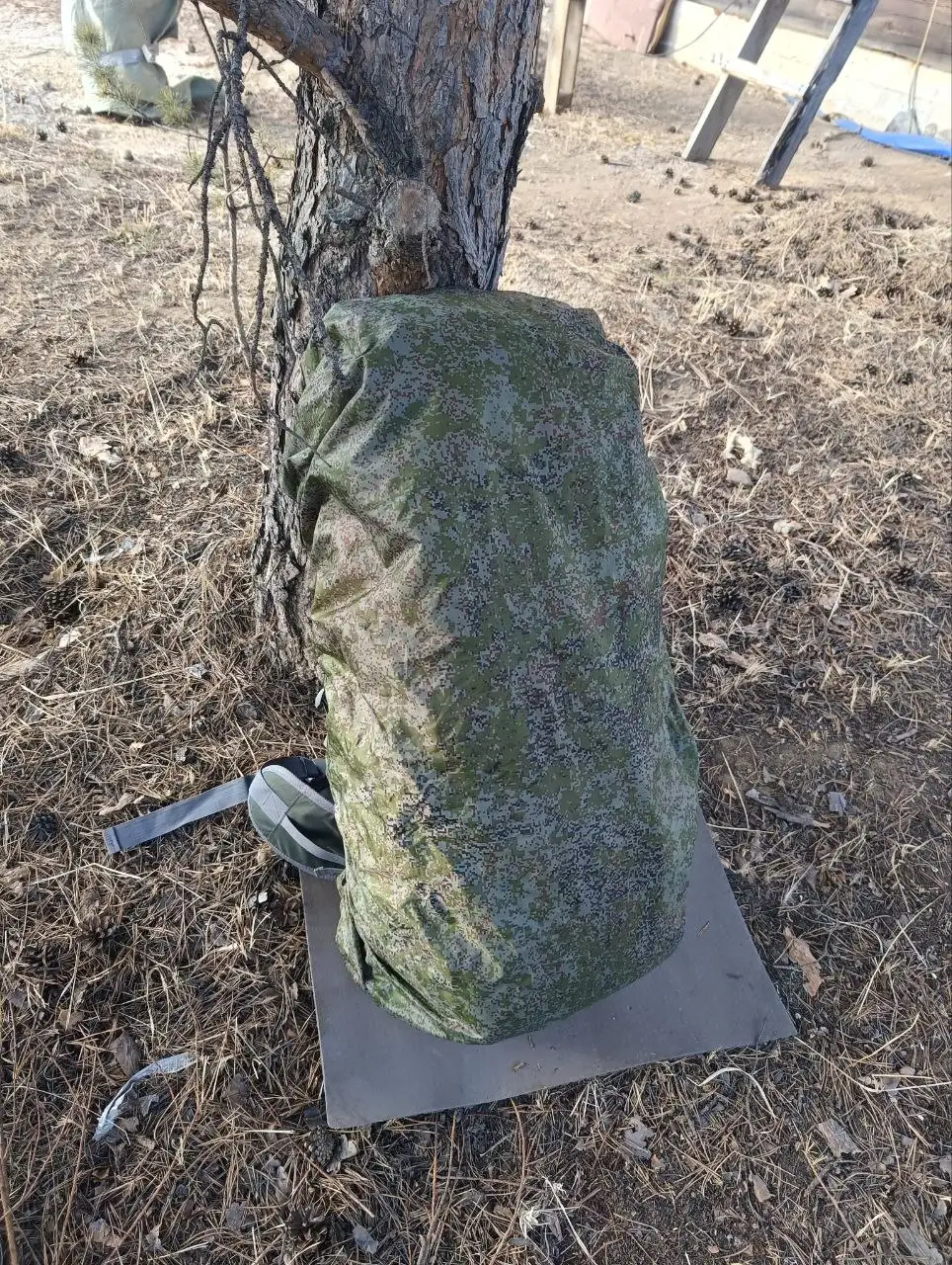 Продам рюкзак 80 л с дождевым чехлом - Туристическое снаряжение (Хобби и отдых) в Чита