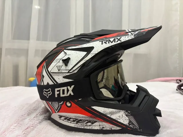 Продаю мотоциклетный шлем с аксессуарами - Рукоделие в Чита