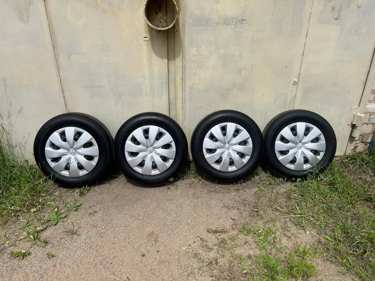 Колеса R14, Резина 225/55/19 и 225/65/17 - Шины и диски (Авто) в Чита
