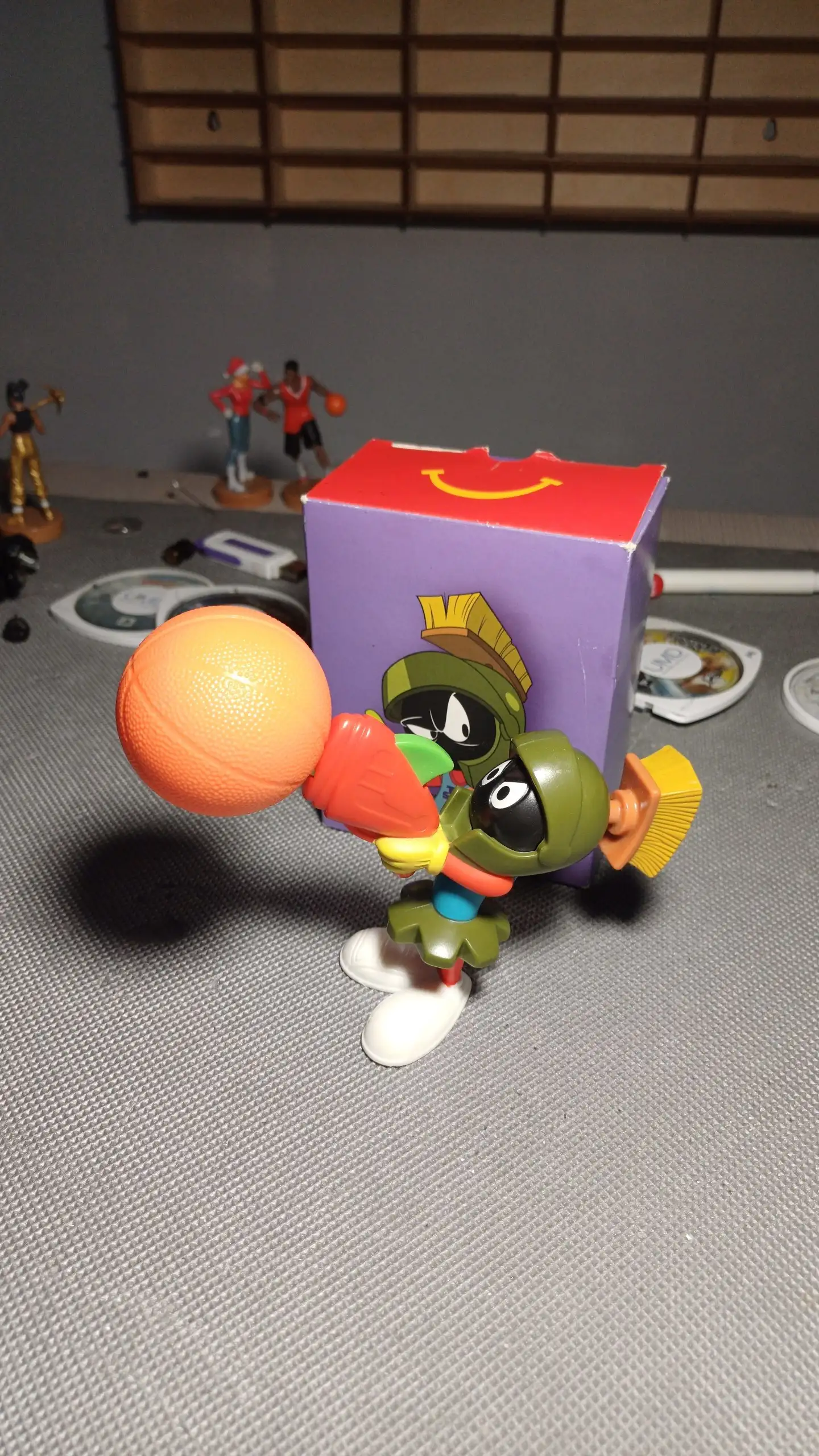 Игрушка из McDonald's - Коллекционирование (Хобби и отдых) в Чита