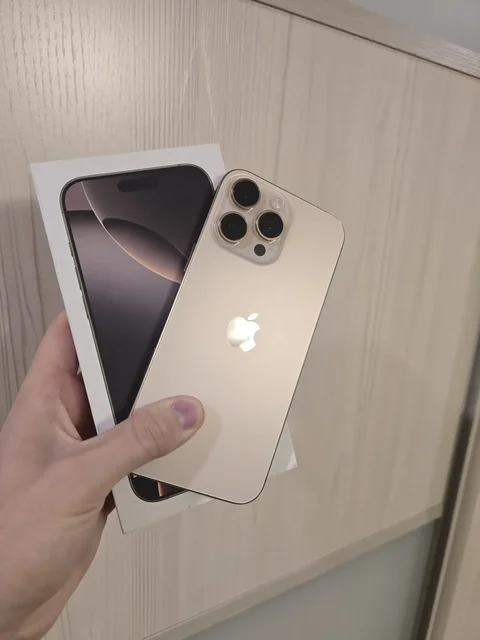 Продажа iPhone и ноутбука - Портативные консоли в Чита