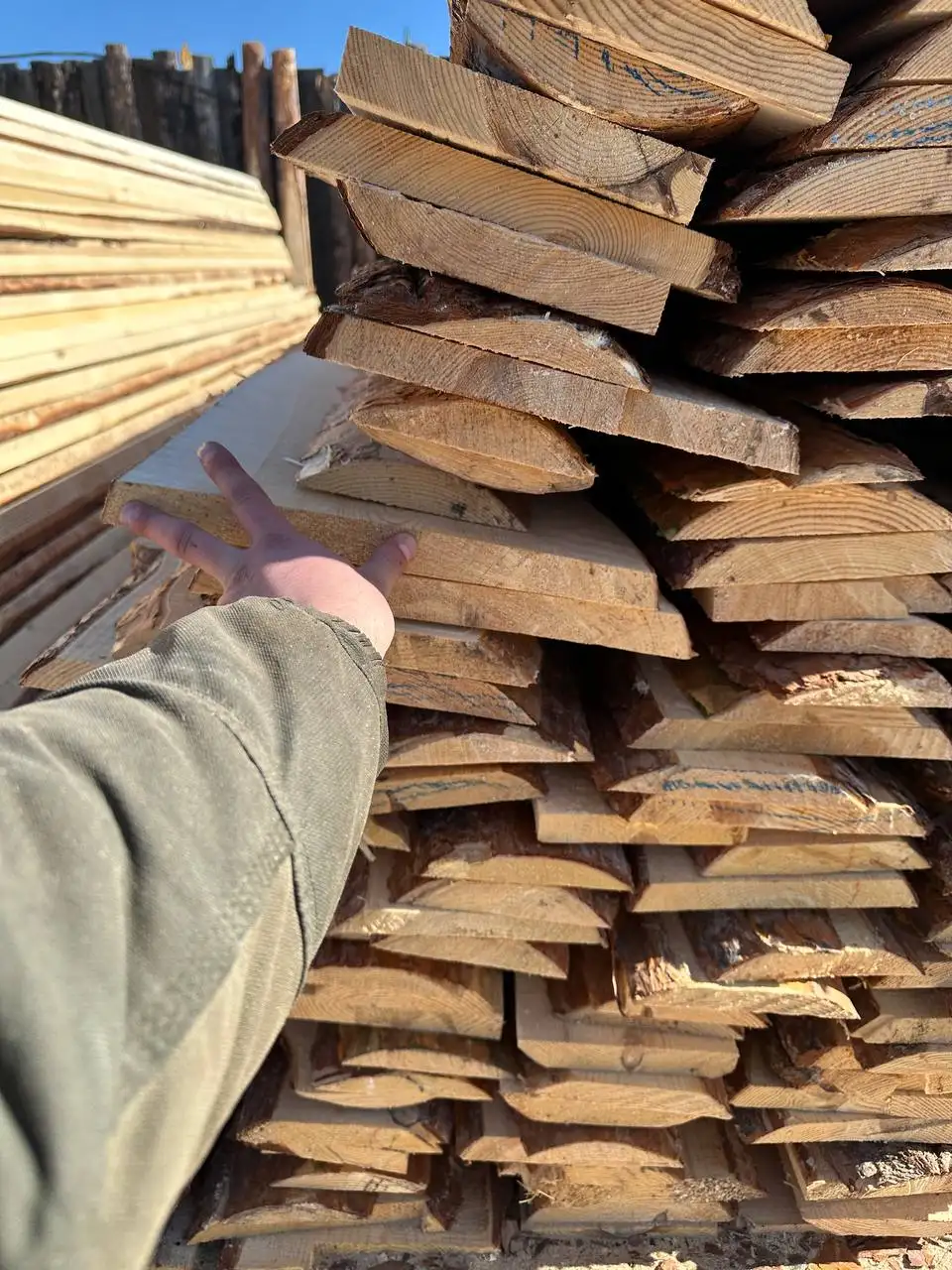 Продажа свежего пиломатериала различных размеров - Пиломатериалы (Для дома и дачи) в Улан-Удэ