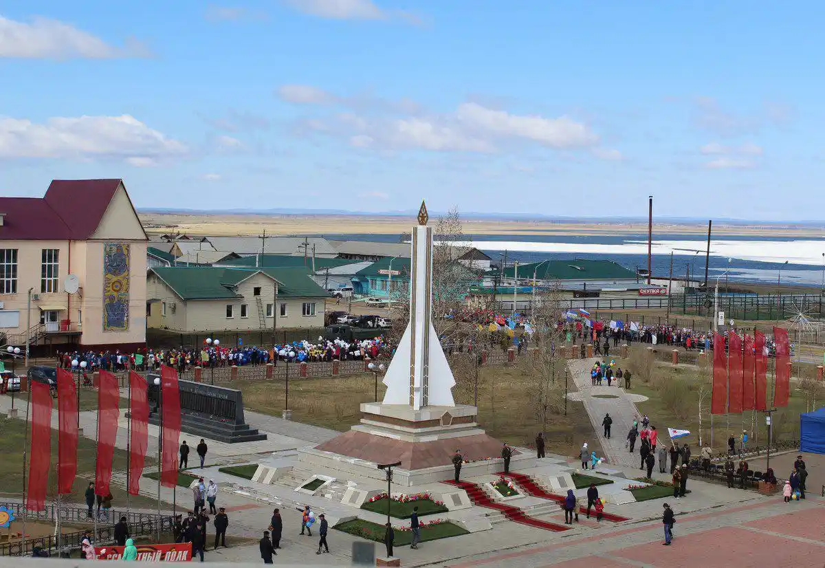 Требуются кассир и продавец в магазин продуктов питания