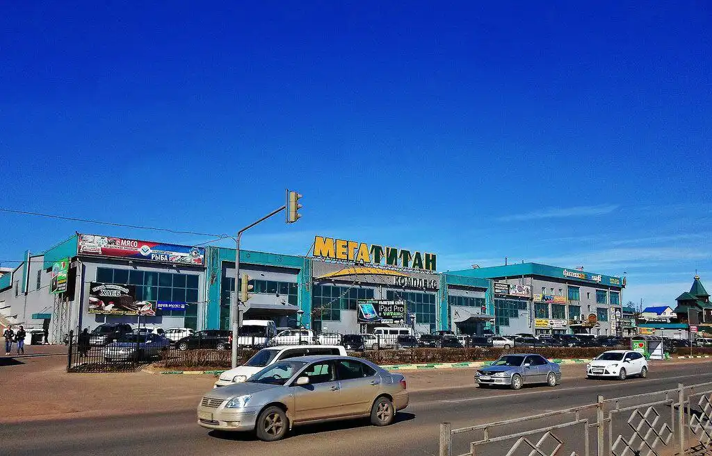 Вакансии водителя, электрика, охранника и уборщицы