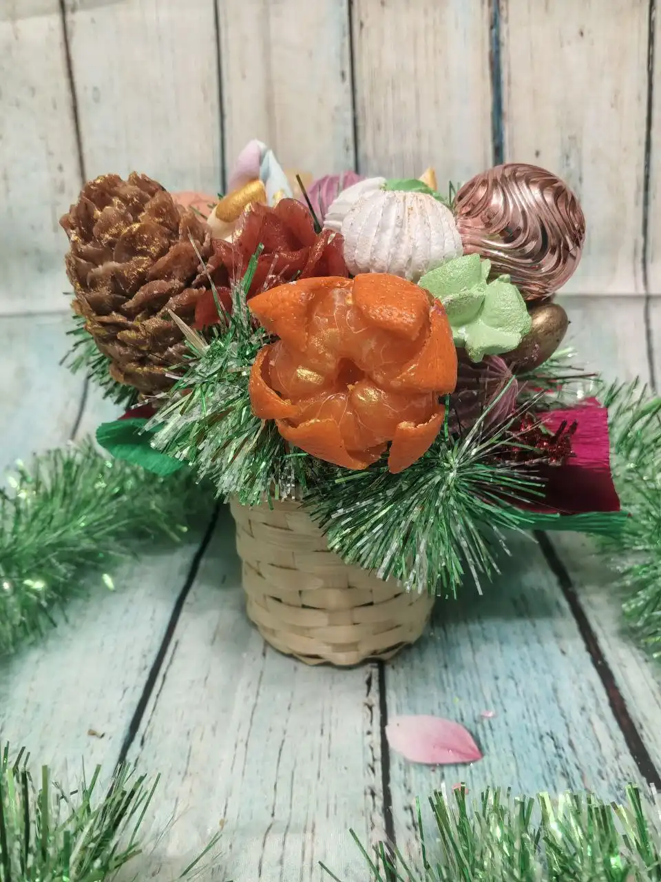Новогодний букет из сладостей ручной работы