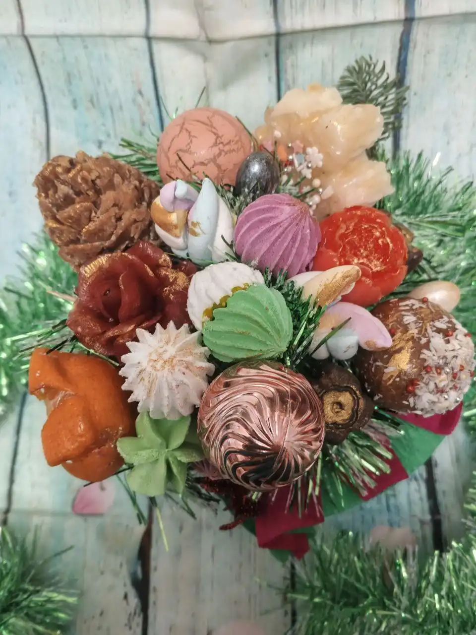 Новогодний букет из сладостей ручной работы