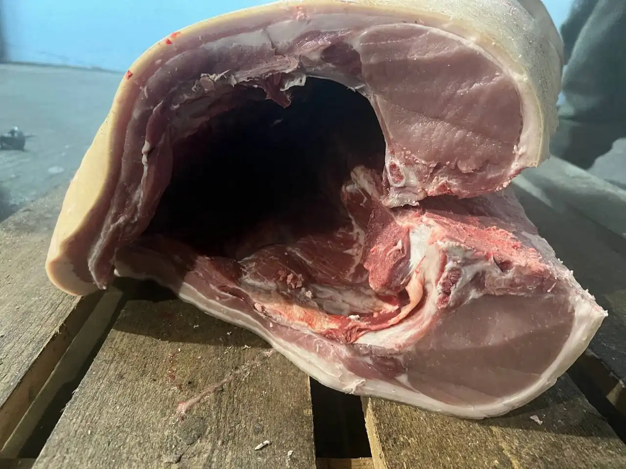 Продажа свежего мяса и туш в Красноярске