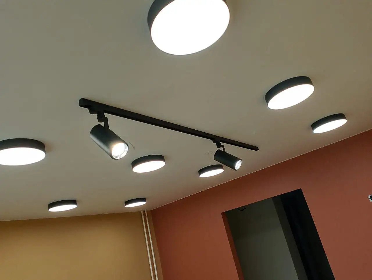 Натяжные потолки - Ремонт и строительство (Услуги) в Красноярск