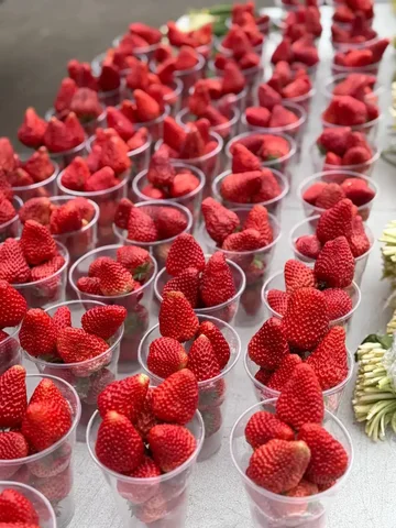 Свежая клубника и черемша из Краснодарского края - Кухонные принадлежности в Красноярск