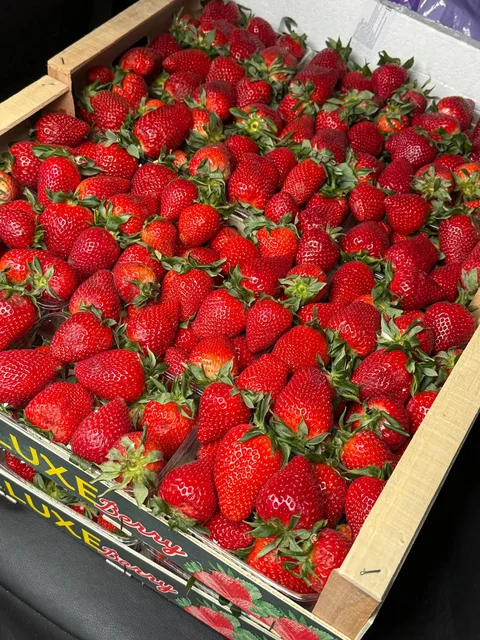 Продажа свежей клубники, черемши, вербы и шоколадной пасты - Барахолка в Красноярск