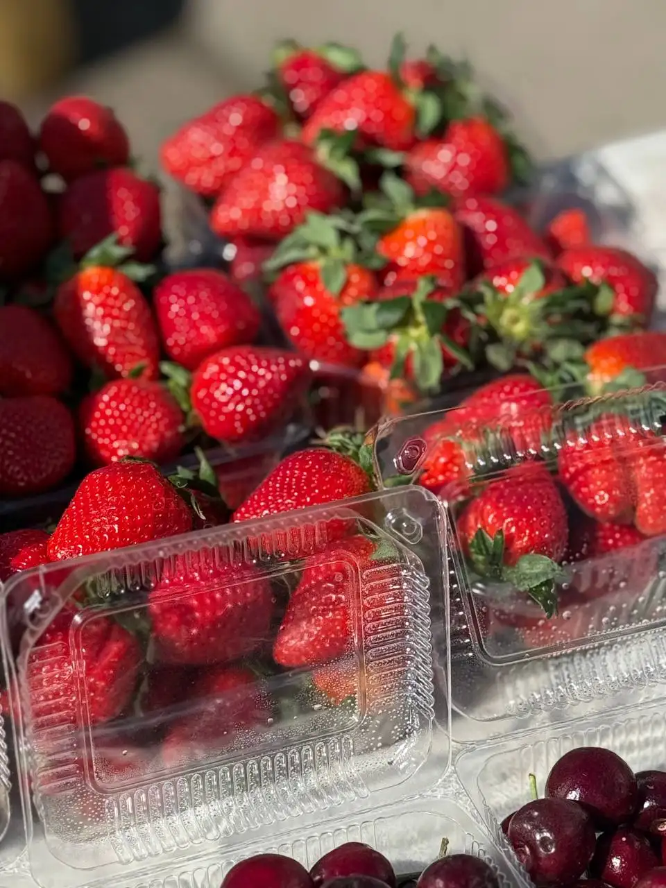 Продажа свежей клубники, черешни и черемши - Продукты питания (Барахолка) в Краснодар