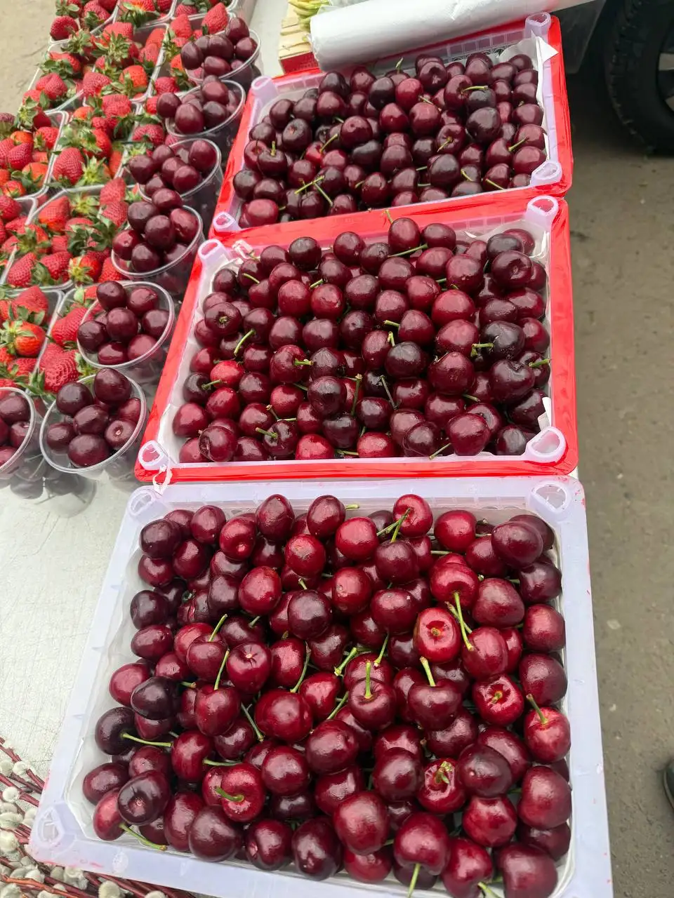 Продажа свежей клубники, черешни и черемши - Продукты питания (Барахолка) в Краснодар