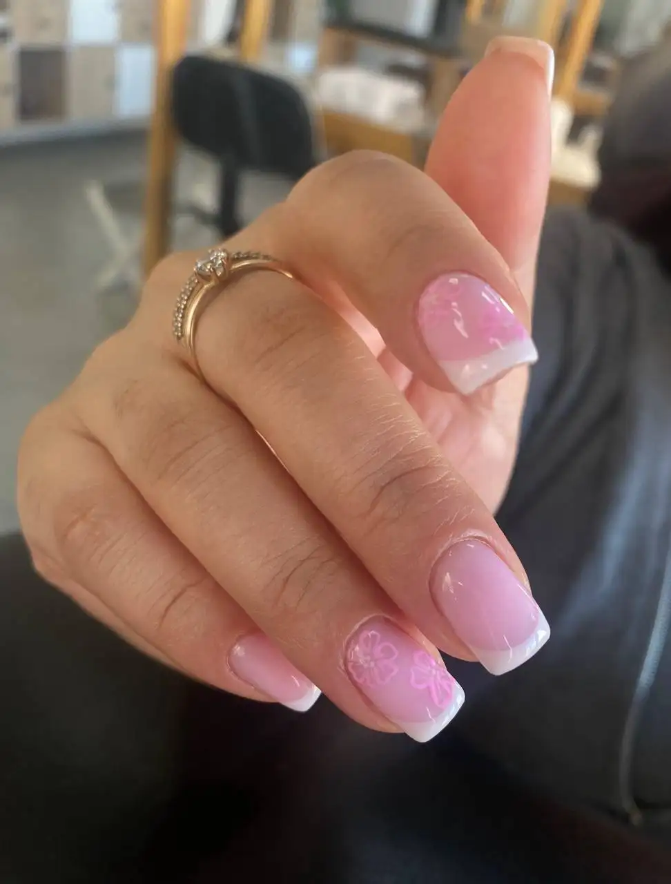 Маникюр от начинающего мастера в студии Nail la belle - Маникюр (Услуги) в Красноярск