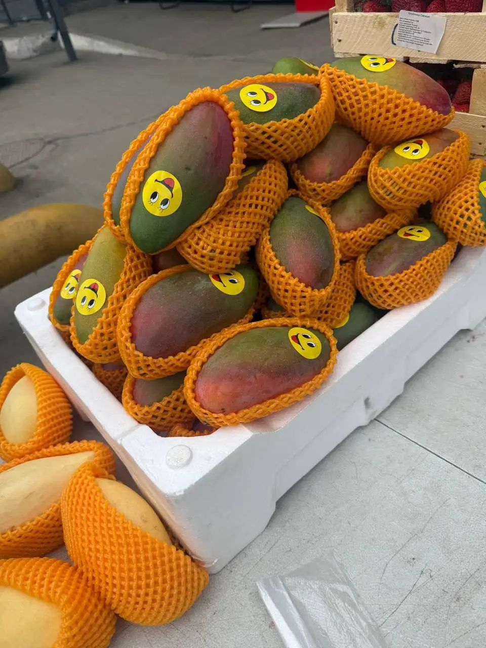 Продажа свежих ягод, манго и черемши - Фрукты и ягоды (Еда) в Красноярск