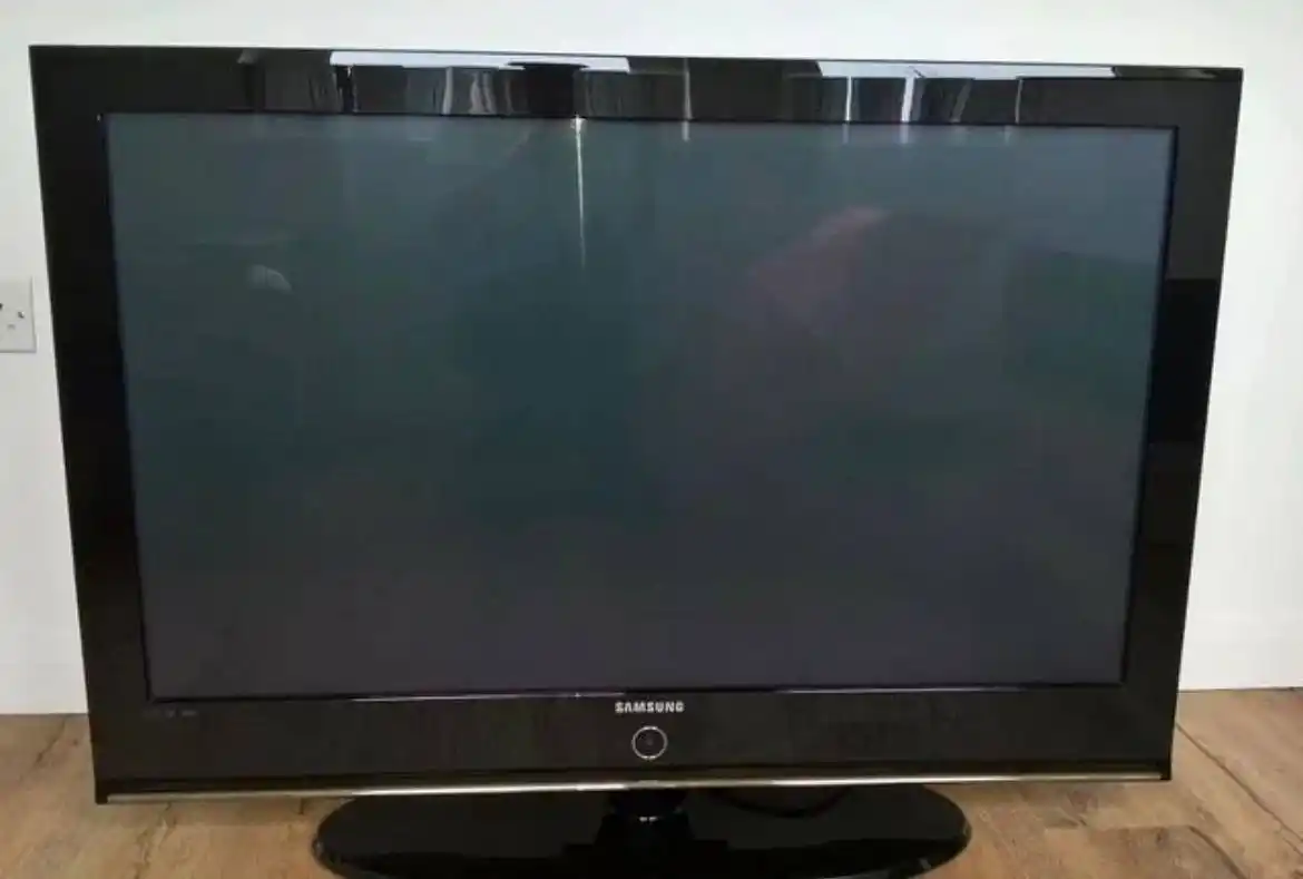 Клетка для собак и плазма Samsung