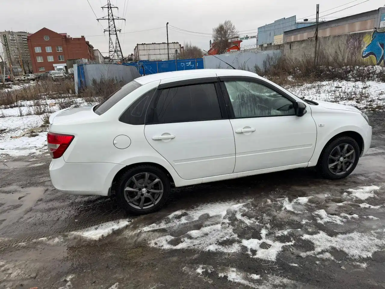 Автомобиль в нормальном состоянии с сигнализацией