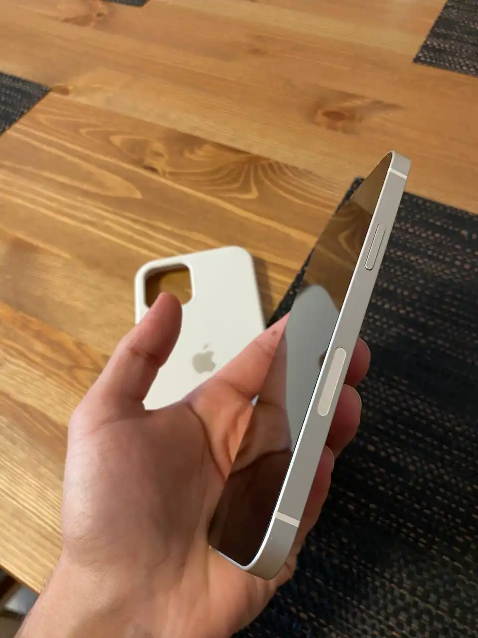 Продажа iPhone 12 с хорошей батареей