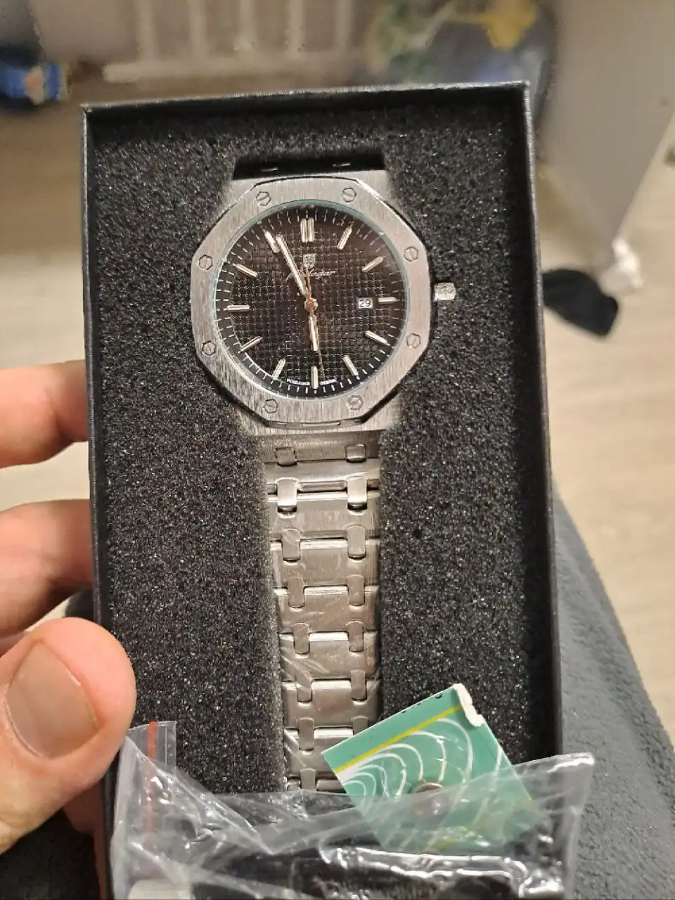 Продажа новых часов в упаковке