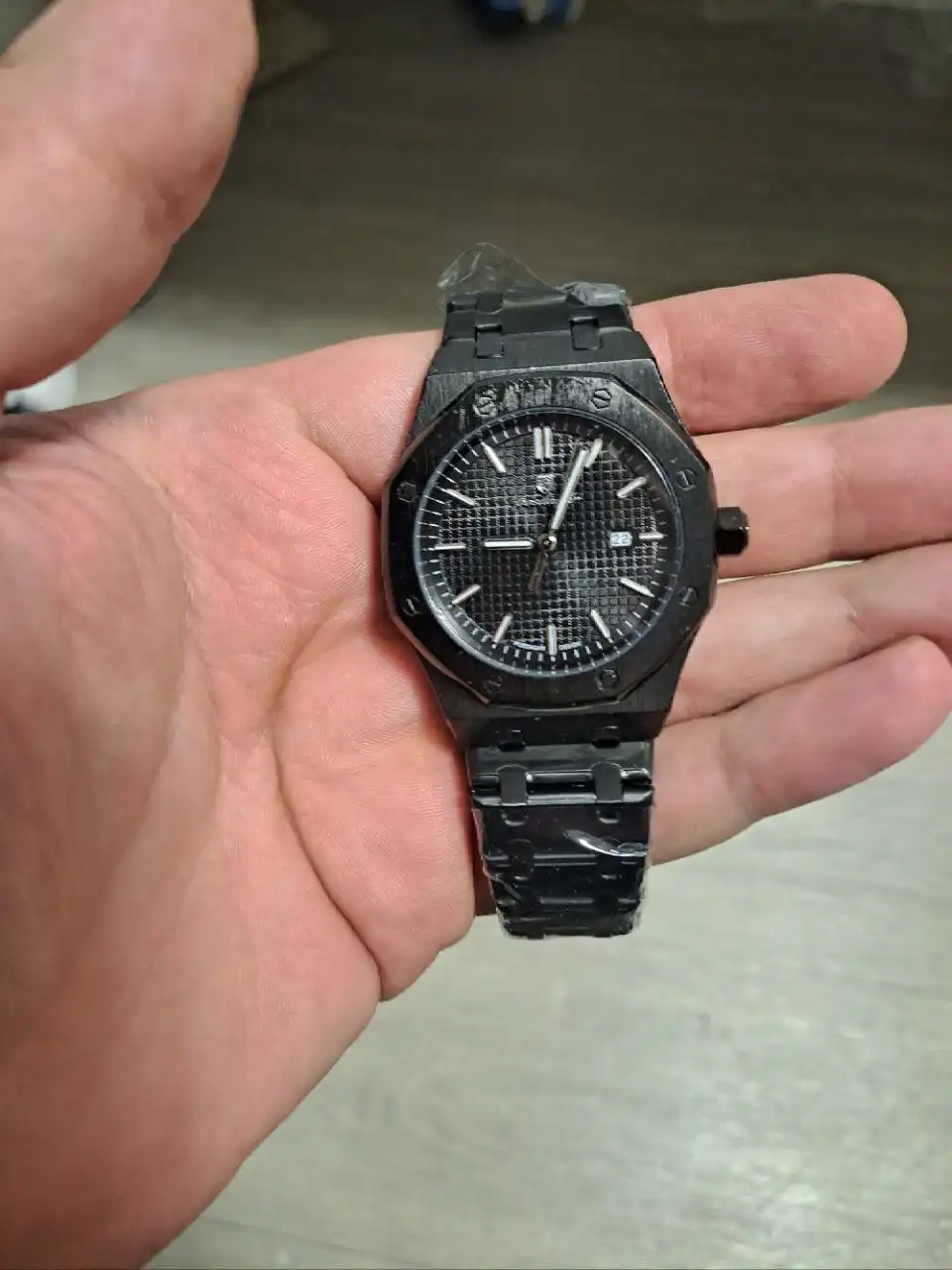 Продажа новых часов в упаковке