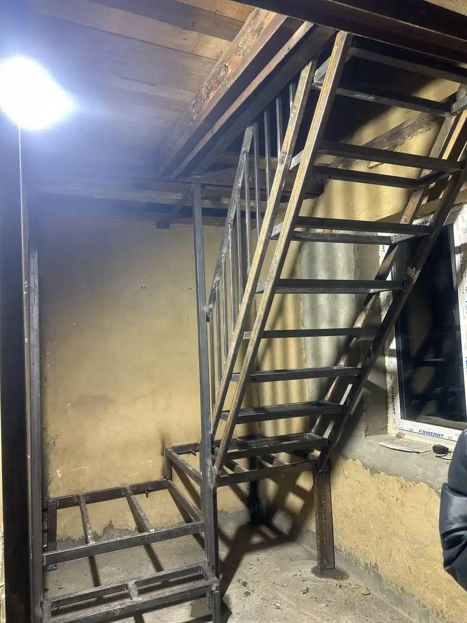 Услуги мобильного сварщика по ремонту металлоконструкций