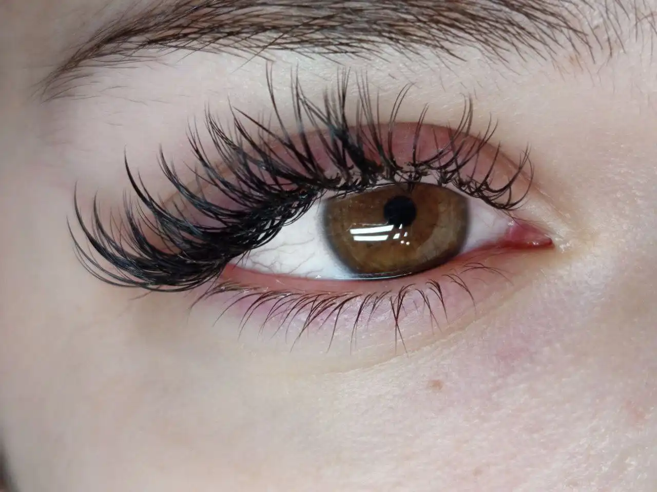 Наращивание ресниц для моделей в Саратове