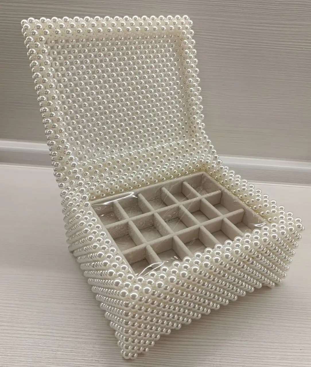 Шкатулка из бусин ручной работы