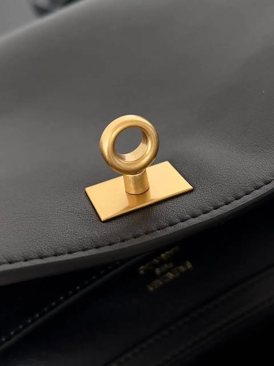 Продажа сумки Balenciaga Rodeo из телячьей кожи - Женские сумки (Одежда) в Неизвестно