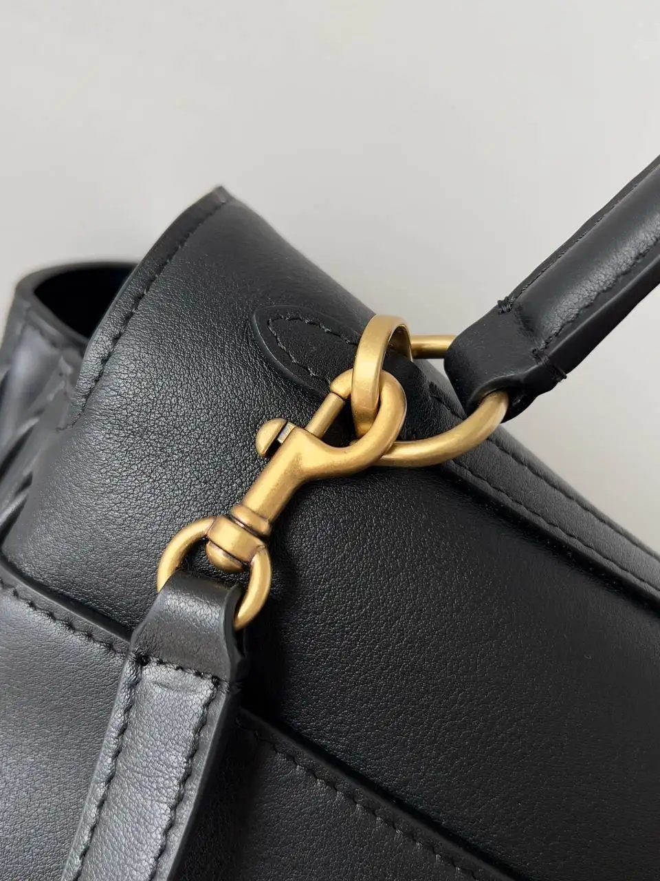 Продажа сумки Balenciaga Rodeo из телячьей кожи - Женские сумки (Одежда) в Неизвестно