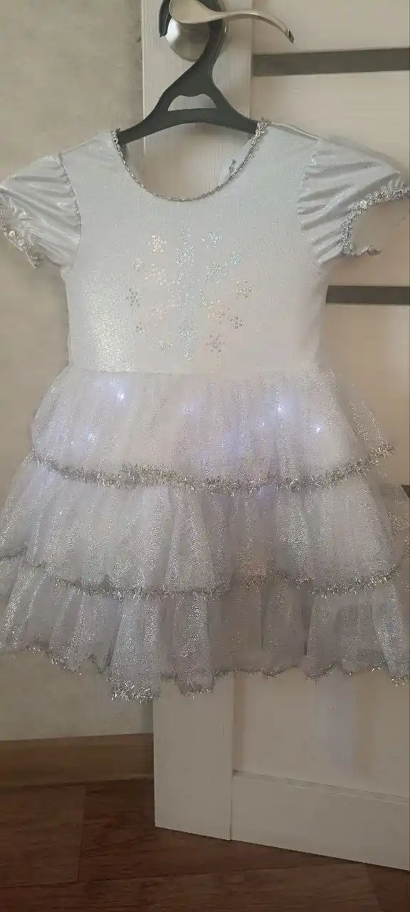 Продам платье Снежинка с подсветкой