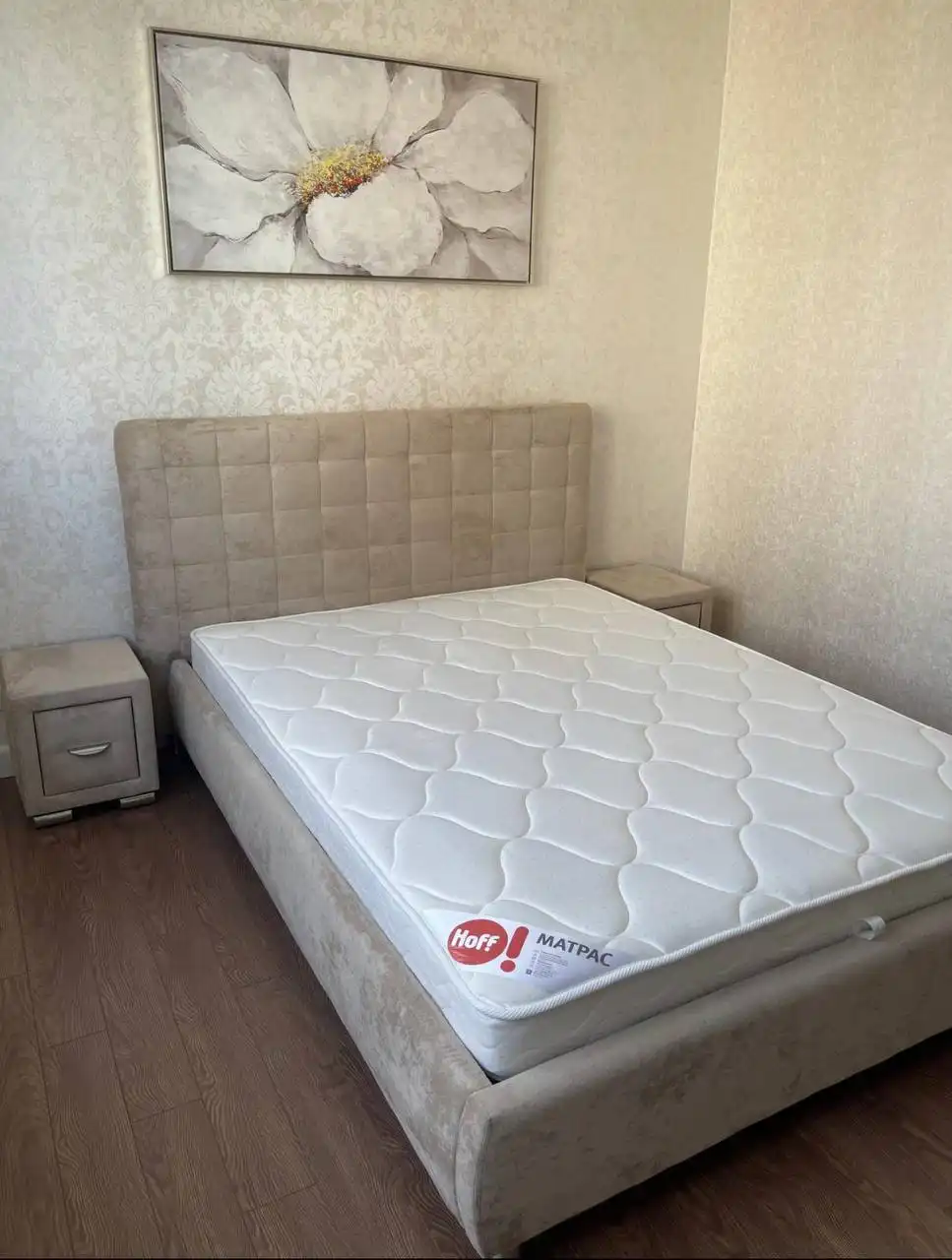 Продам комплект кровать с матрасом и тумбы