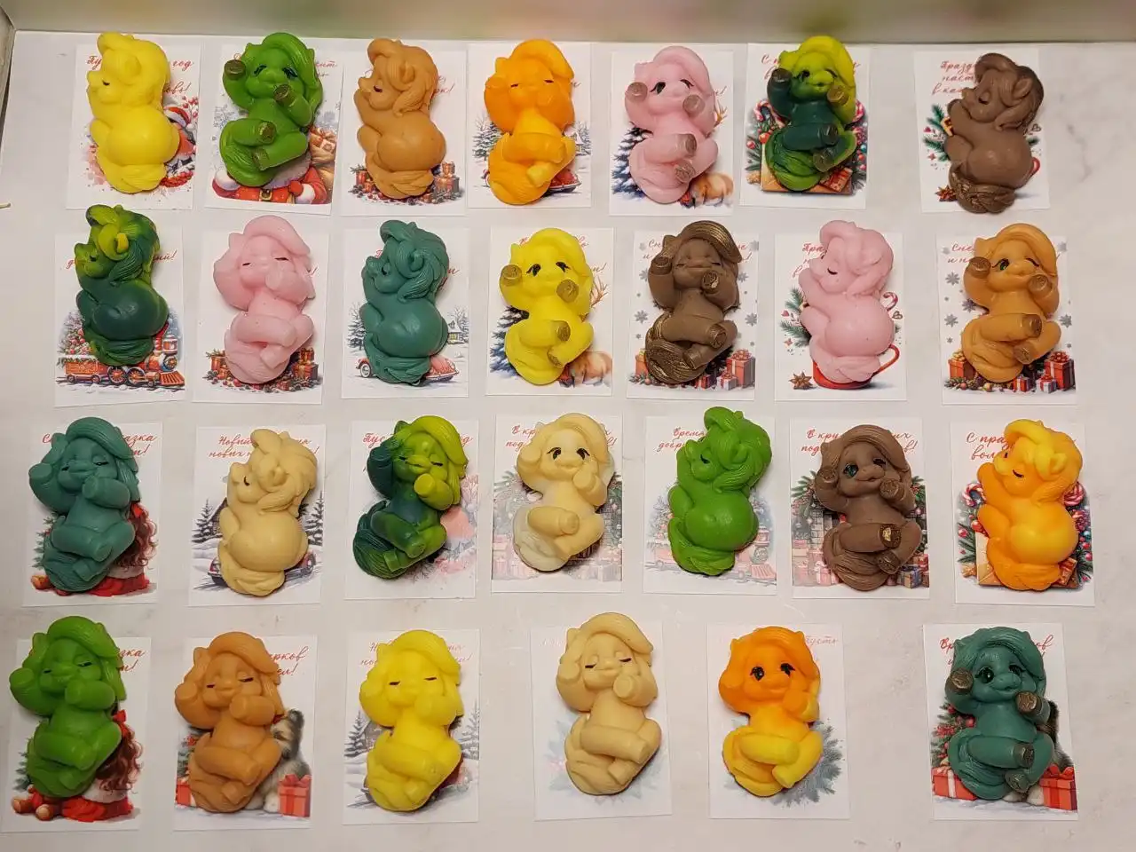 Новогодние лошадки в пакетике с открыткой