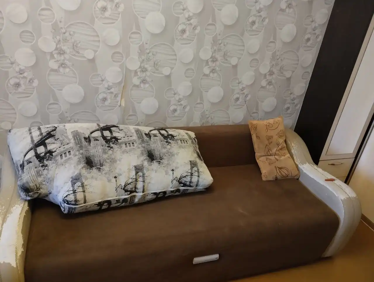 Диван для самовывоза в центре Братска - Мебель (Барахолка) в Братск