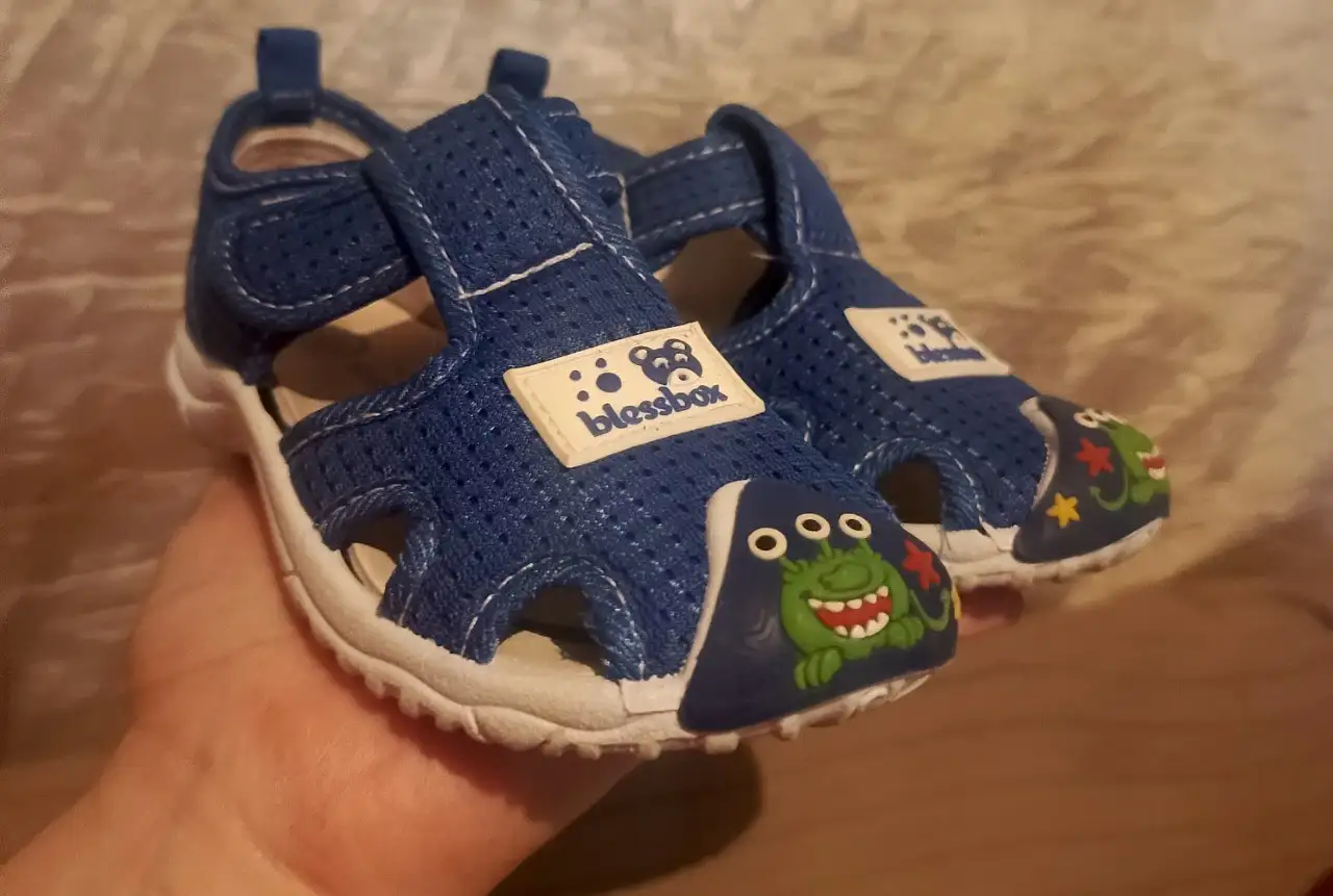 Отдам за шоколадку центр - Одежда в Братск