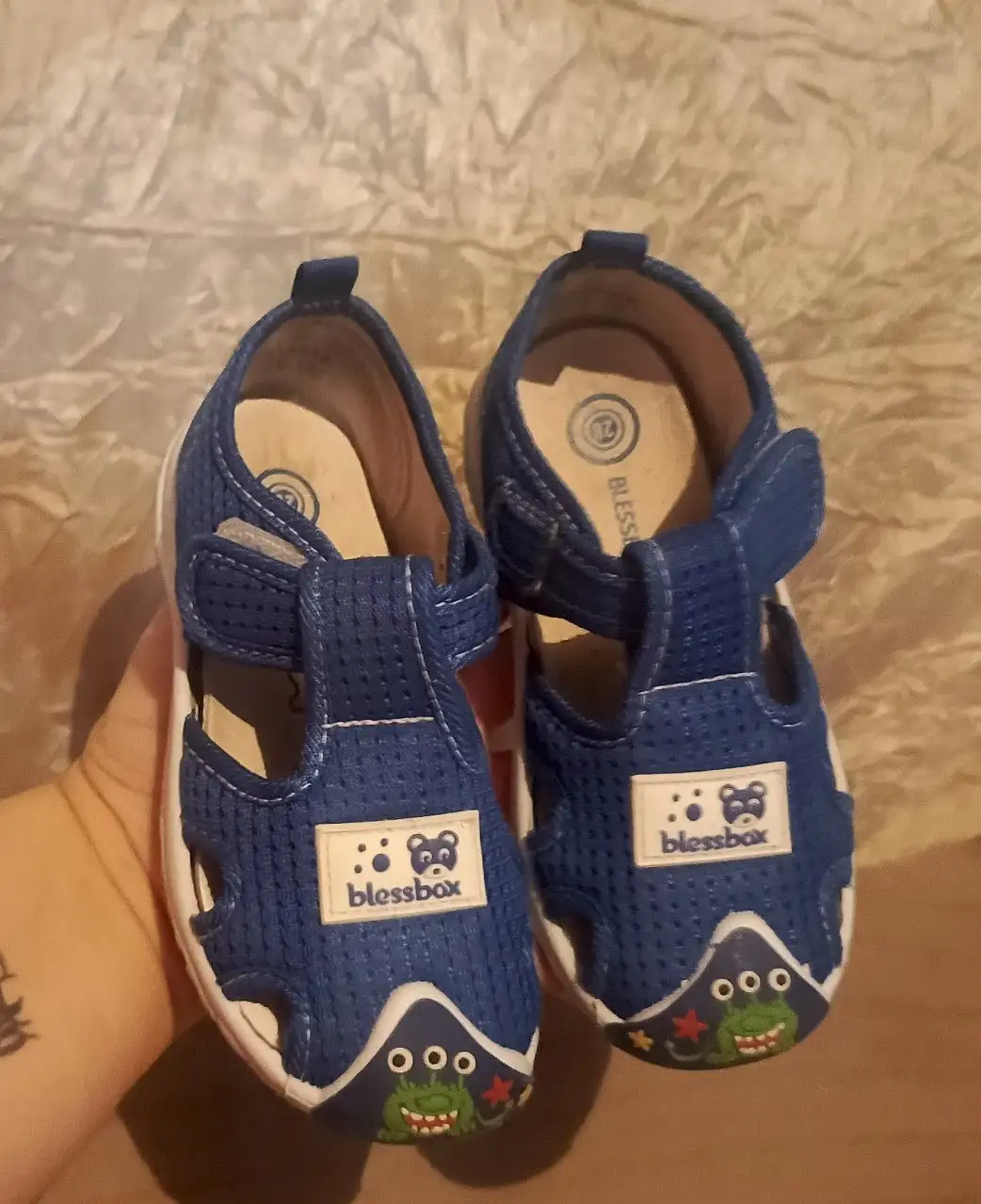 Отдам за шоколадку центр - Одежда в Братск