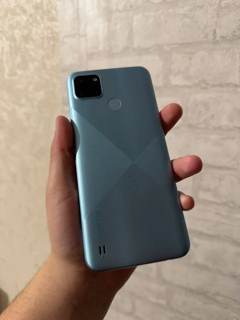Продам два бюджетных смартфона Realmi C21-Y и Techno Spark 8C - Проекторы в Братск