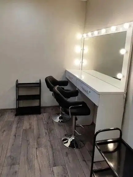 Сдается рабочее место мастера в центре - Услуги в Братск