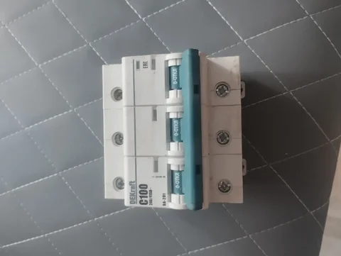 Продам автомат С100 Декрафт трёхполюсной - Металлический профиль в Братск