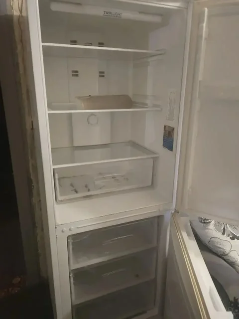 Продам холодильник Индезит Ноуфрост - Детские товары в Братск