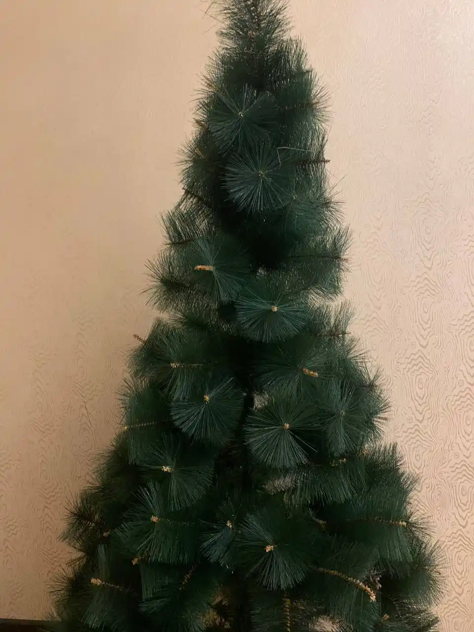 Пышная искусственная елка